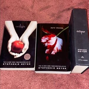 3 books of Twilight Series